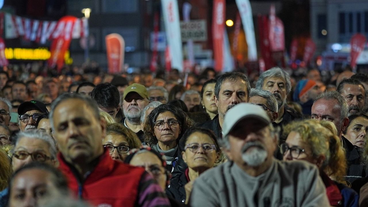 Özgür Özel Sarıyer mitinginde ekonomik vaatler ve boykot çağrısı