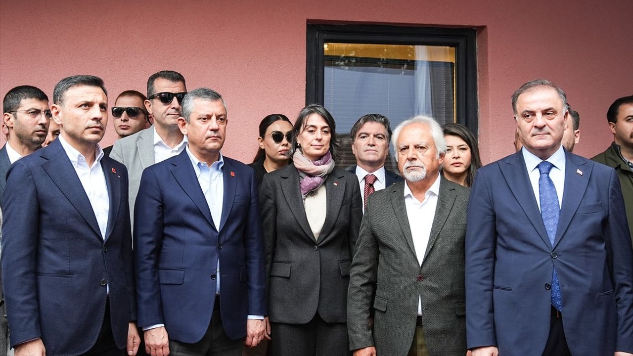 Özgür Özel: Üsküdar'da Kadın ve Çocuk Yaşam Merkezi açıldı, kreş ve yurt yatırımları vurgulandı