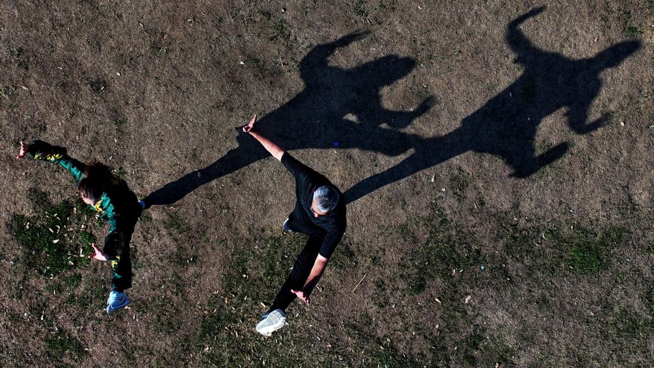 Park ve Bahçelerde Antrenmanla Dünya Üçüncüsü Liyne Nisa Akgül'ün Hedefi: Şampiyonluk