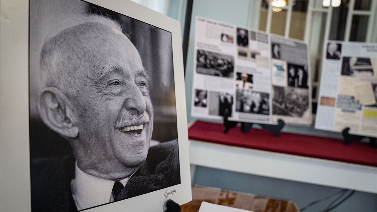 Pembe Köşk: 'Mavilim'den Yunus Emre Oratoryosu'na — Cumhuriyet'in Başkentinde Müziğin Serüveni