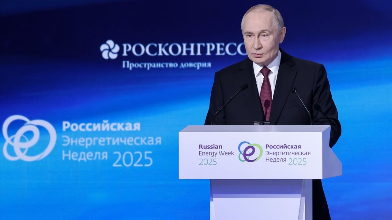 Putin: Batılı seçkinlerin saldırgan eylemleri enerji mimarisini bozuyor