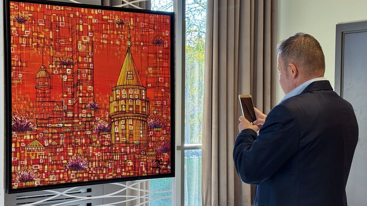 Reyhan Uludağ'ın 'Yaşamın Çizgileri' Sergisi Grand Harilton Hotel'de Açıldı