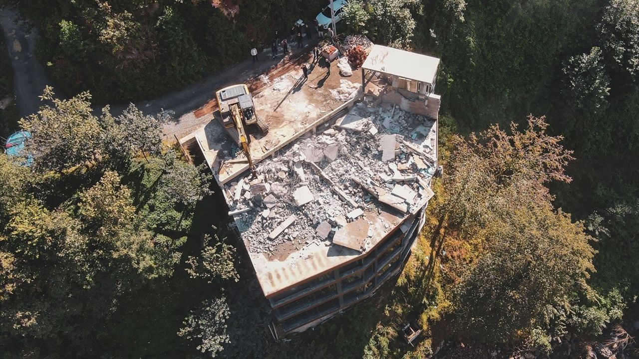 Rize'de Fırtına Vadisi'ndeki izinsiz ve taşkın riski altındaki yapılar kaldırılıyor