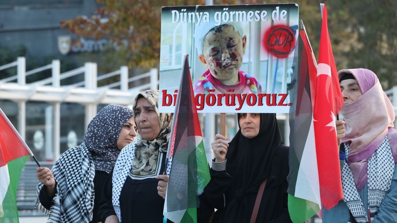 Sakarya'da 'Gazze Nöbeti'nde Küresel Sumud Filosu'na Yönelik Saldırılar Kınandı