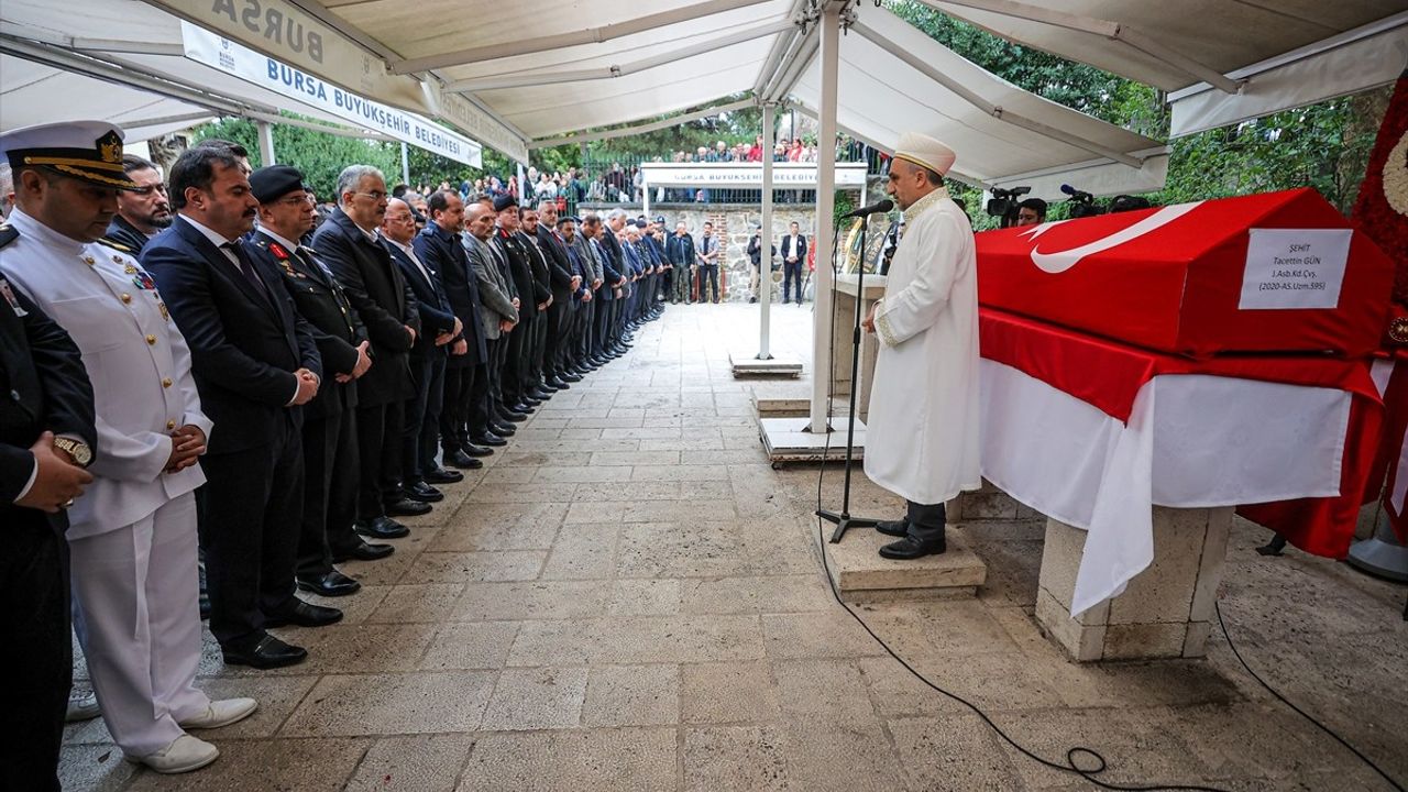 Sakarya'da şehit olan Jandarma Astsubay Tacettin Gün Bursa'da son yolculuğuna uğurlandı