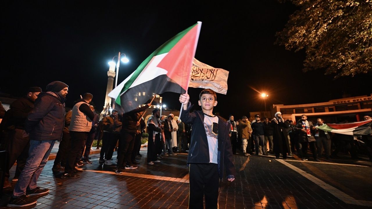 Sakarya, Zonguldak, Bolu ve Düzce'de 'Küresel Sumud Filosu' saldırısına tepki gösterildi