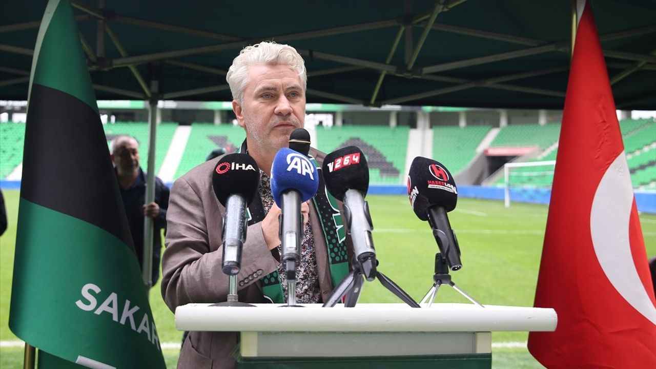 Sakaryaspor'da Olağanüstü Genel Kurul: Yönetim Muhammet Kıratlı ile Devam Kararı Aldı