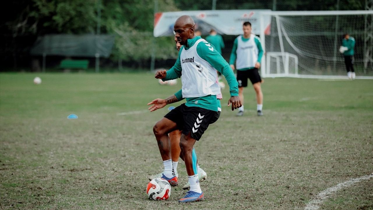 Sakaryaspor, Keçiörengücü maçının hazırlıklarını Rüstemler Tesisleri'nde sürdürdü