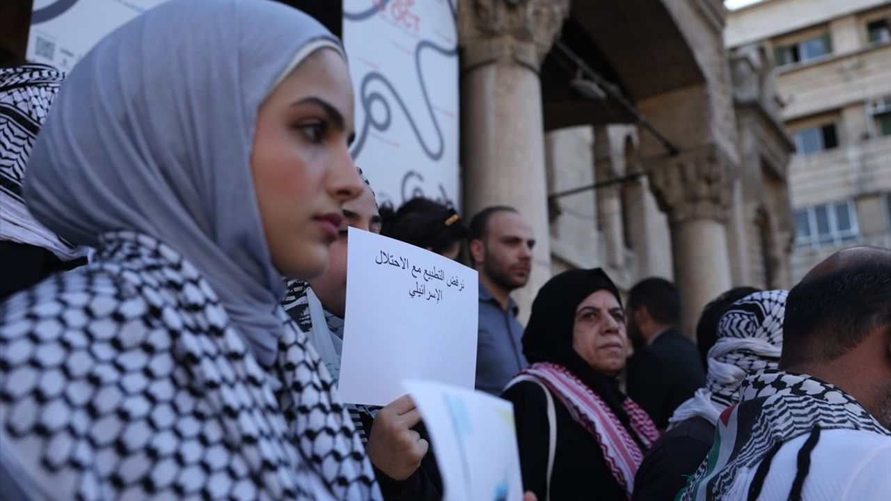 Şam’da Küresel Sumud Filosu’na Destek Gösterisi: Hicaz Meydanı’nda Sloganlar ve Dövizler