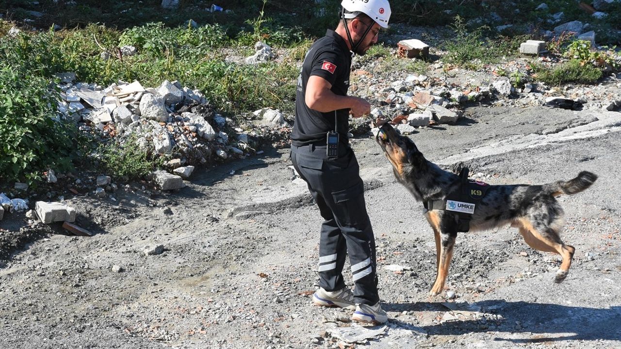 Samsun'da 6,4 büyüklükte deprem ve yangın tatbikatı: 30 araç, 80 personel görev aldı