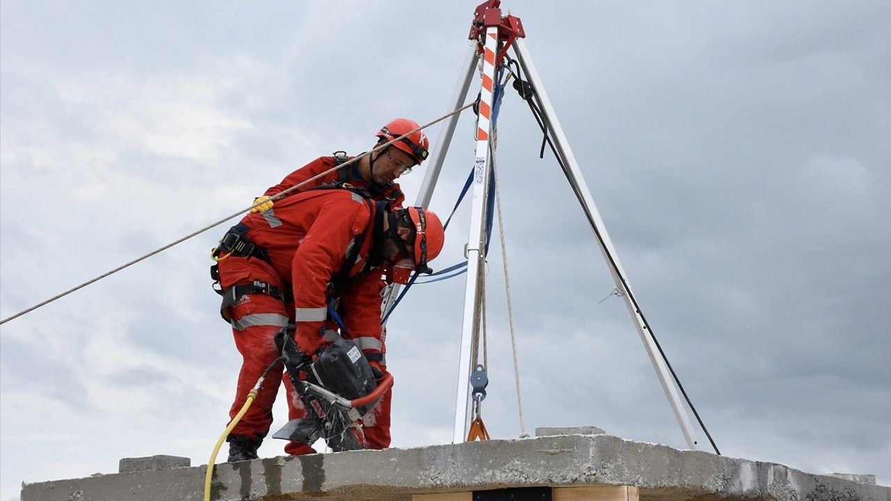 Samsun'da 7,4 büyüklüğünde deprem senaryosuyla tatbikat gerçekleştirildi