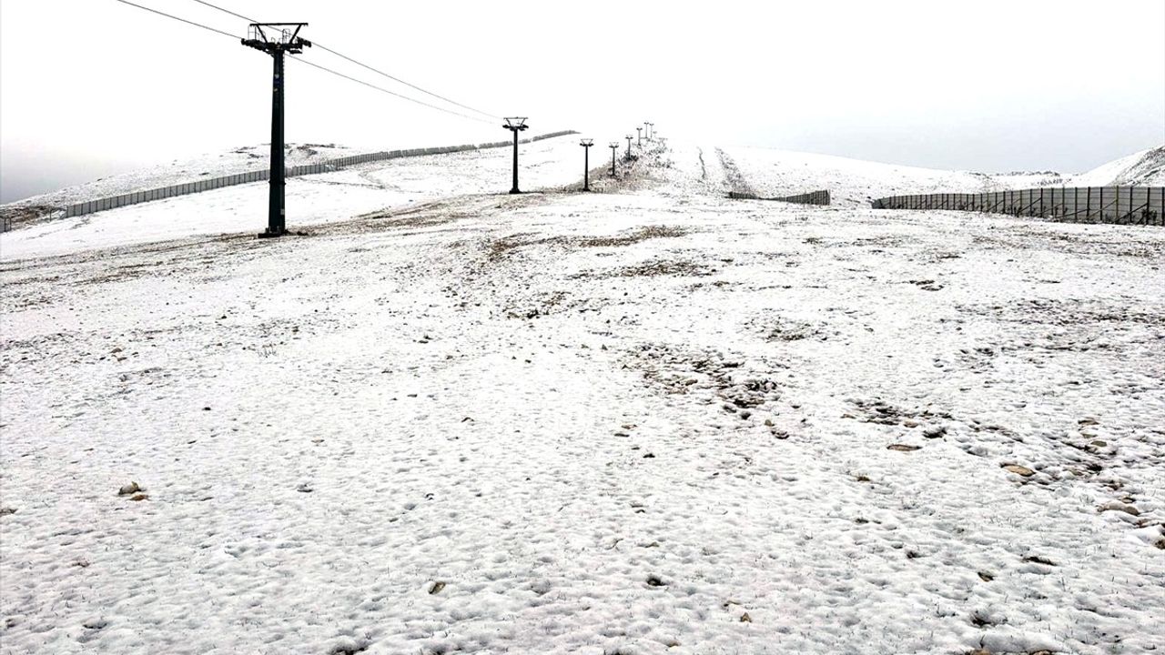 Samsun'da Akdağ'a mevsimin ilk karı düştü