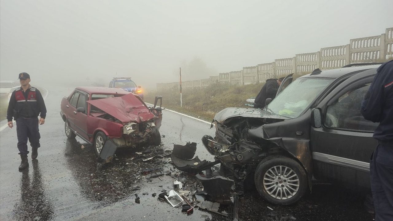 Samsun'da Alaçam-Durağan kara yolunda iki aracın çarpışması: 1 ölü, 6 yaralı