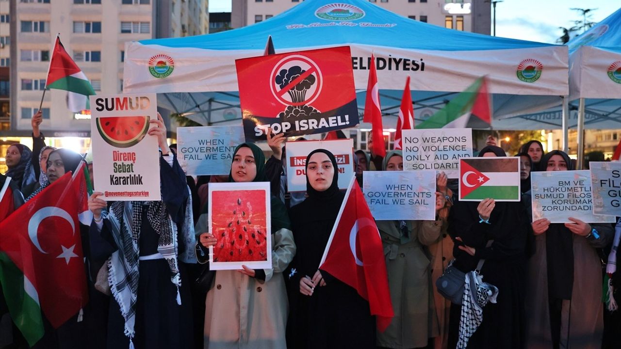 Samsun'da Küresel Sumud Filosu'na Yönelik Saldırı Cumhuriyet Meydanı'nda Kınandı