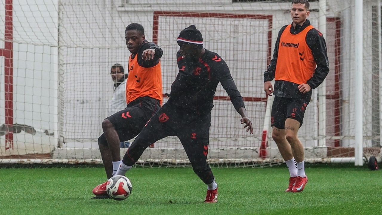 Samsunspor, Zecorner Kayserispor maçı hazırlıklarını Nuri Asan Tesisleri'nde sürdürdü