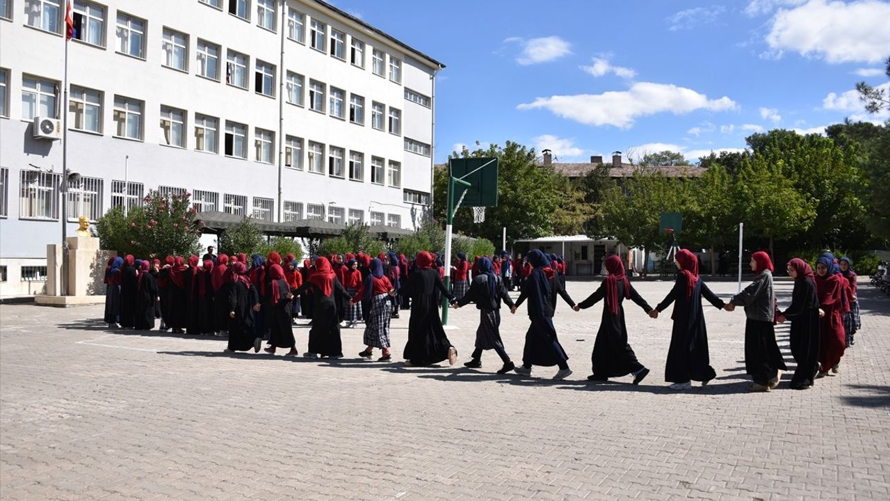 Şanlıurfa'da lise öğrencileri Sumud koreografisiyle Küresel Sumud Filosu'na destek verdi