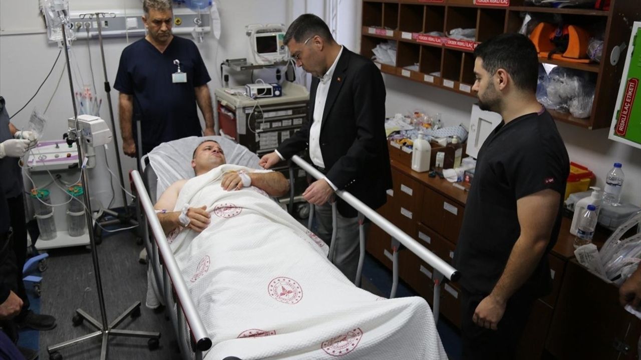 Şanlıurfa Eyyübiye'de Nöbetçi Polis Bıçaklı Saldırıda Yaralandı, Zanlı Gözaltına Alındı