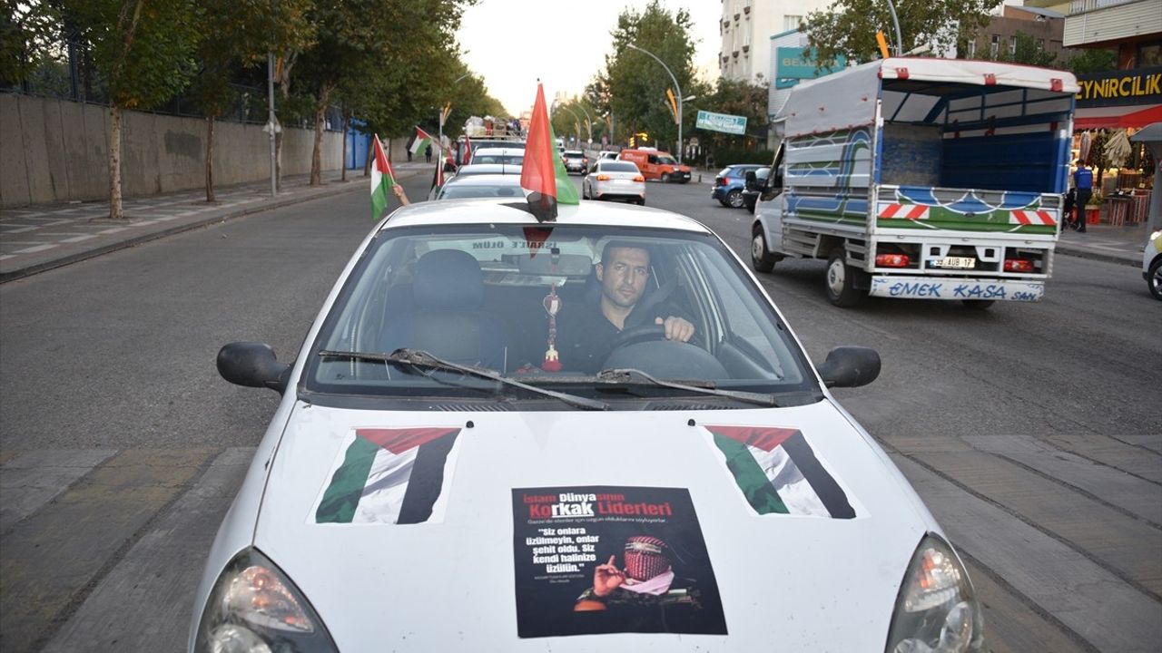 Şanlıurfa Siverek'te Konvoy: Küresel Sumud Filosu'na Yapılan Saldırıya Tepki Gösterildi