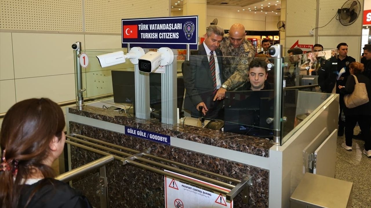 Sarp Sınır Kapısı'ndan ocak-eylül döneminde 3 milyon 951 bin 538 yolcu geçti