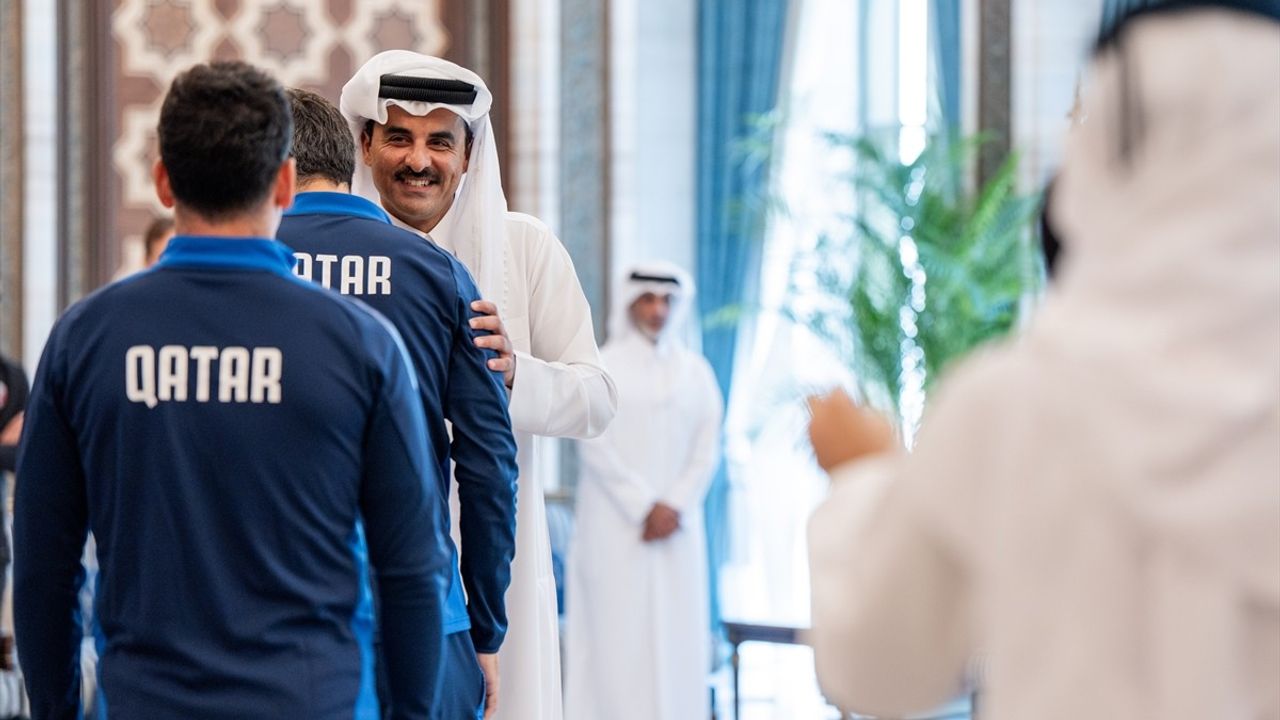 Şeyh Temim bin Hamed Al Sani, 2026 Dünya Kupası'na Katılmayı Garantileyen Katar Milli Takımı'nı Kabul Etti