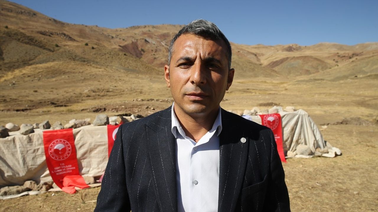 Siirt Çemikari Yaylası'nda kara kovan Pervari balı hasadı yapıldı