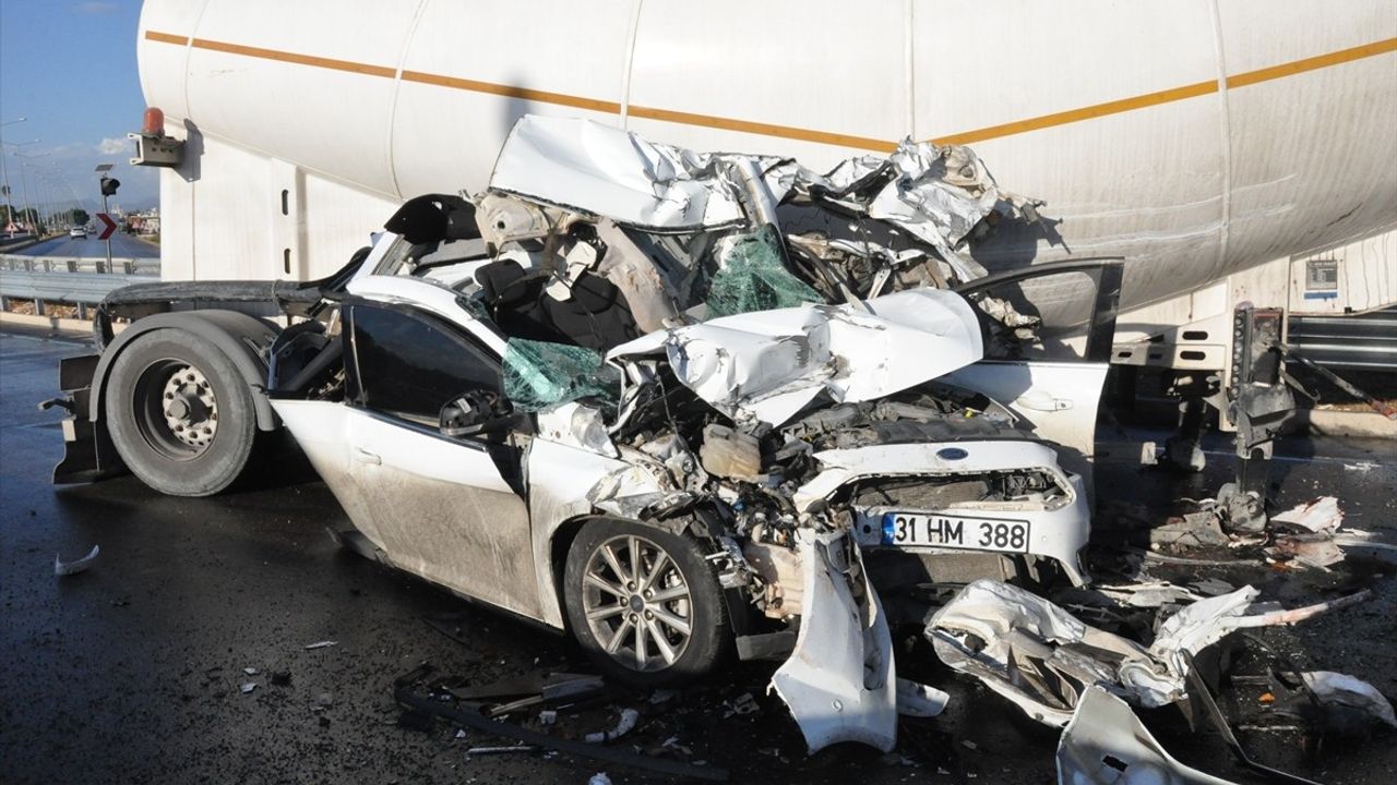 Silifke'de üç aracın karıştığı zincirleme kazada 1 sürücü yaralandı