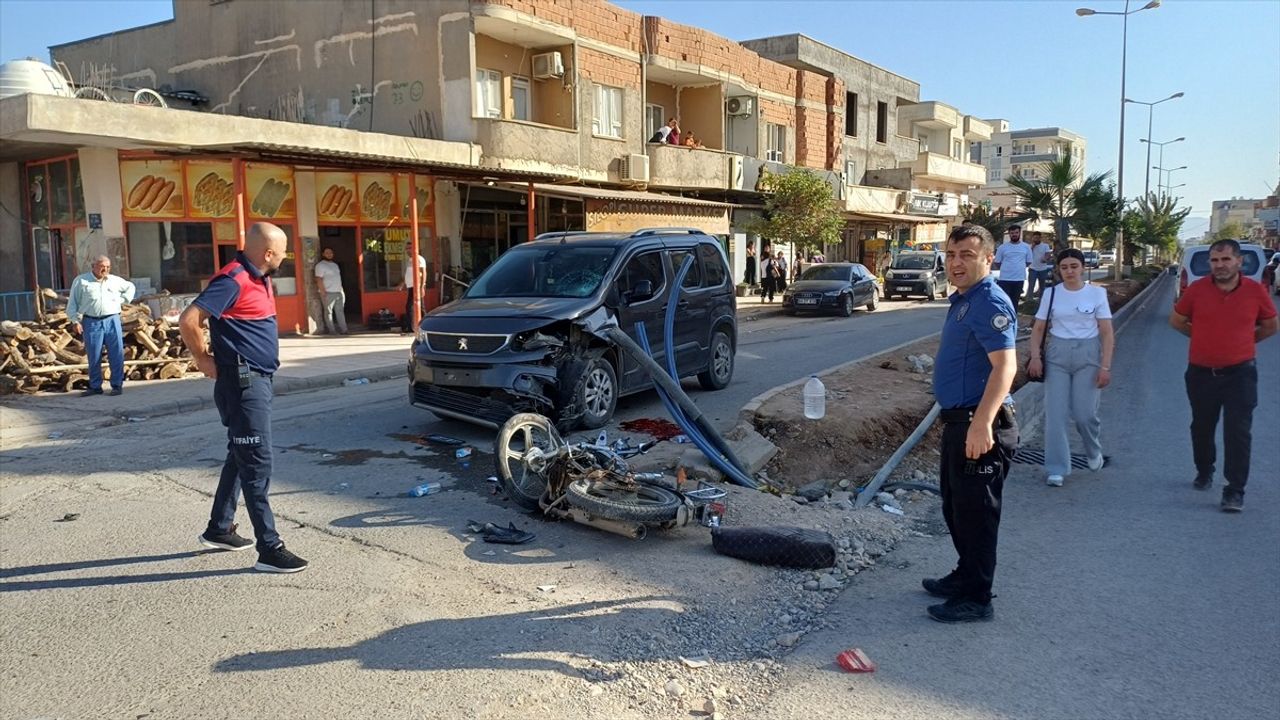 Silopi'de hafif ticari araçla çarpışan motosiklet sürücüsü ağır yaralandı