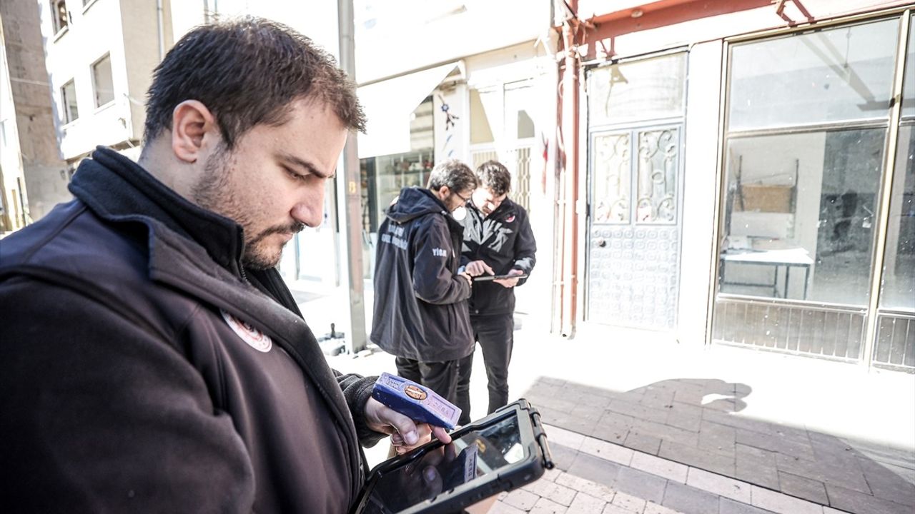 Sındırgı'da enkaz kaldırma ve hasar tespit çalışmaları 250 ekip ile sürüyor