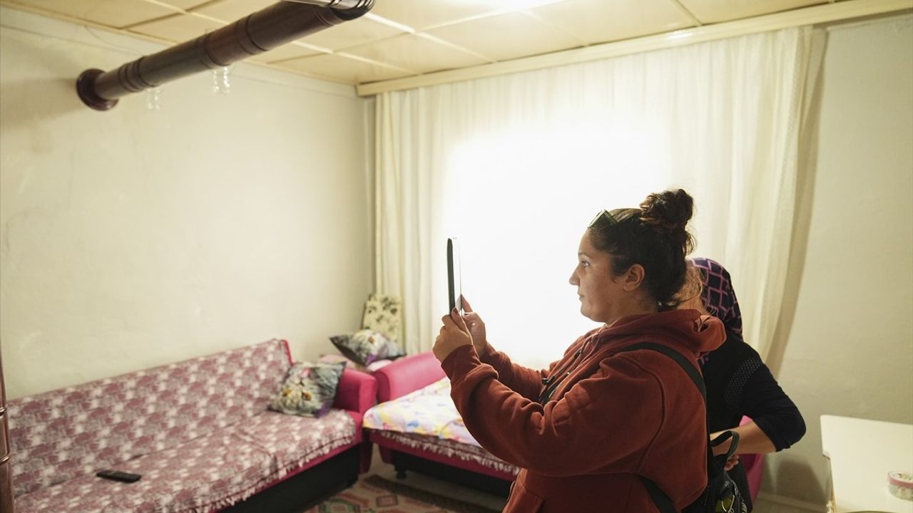 Sındırgı'da Önceden Boşaltılan Ağır Hasarlı Binaların Yıkılması Can Kaybını Önledi