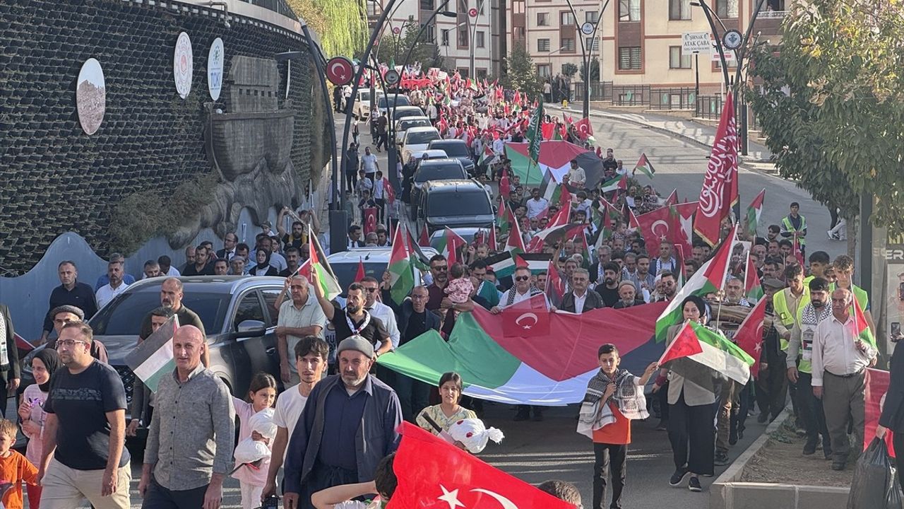 Şırnak'ta Gazze saldırıları protesto edildi; Silopi'de öğrenci yürüyüşü