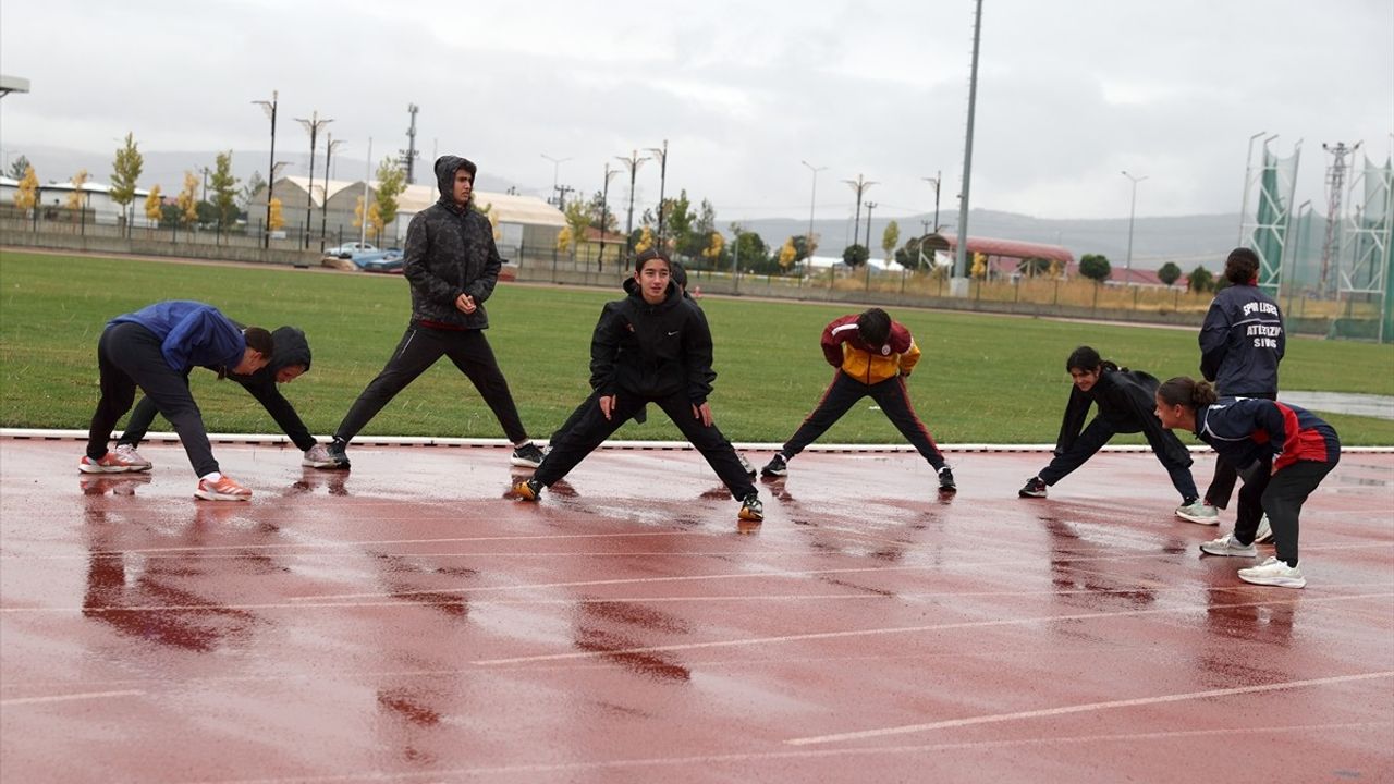 Sivaslı 14 Yaşındaki Mevlüde Tutak, Galatasaray'a Transfer Oldu