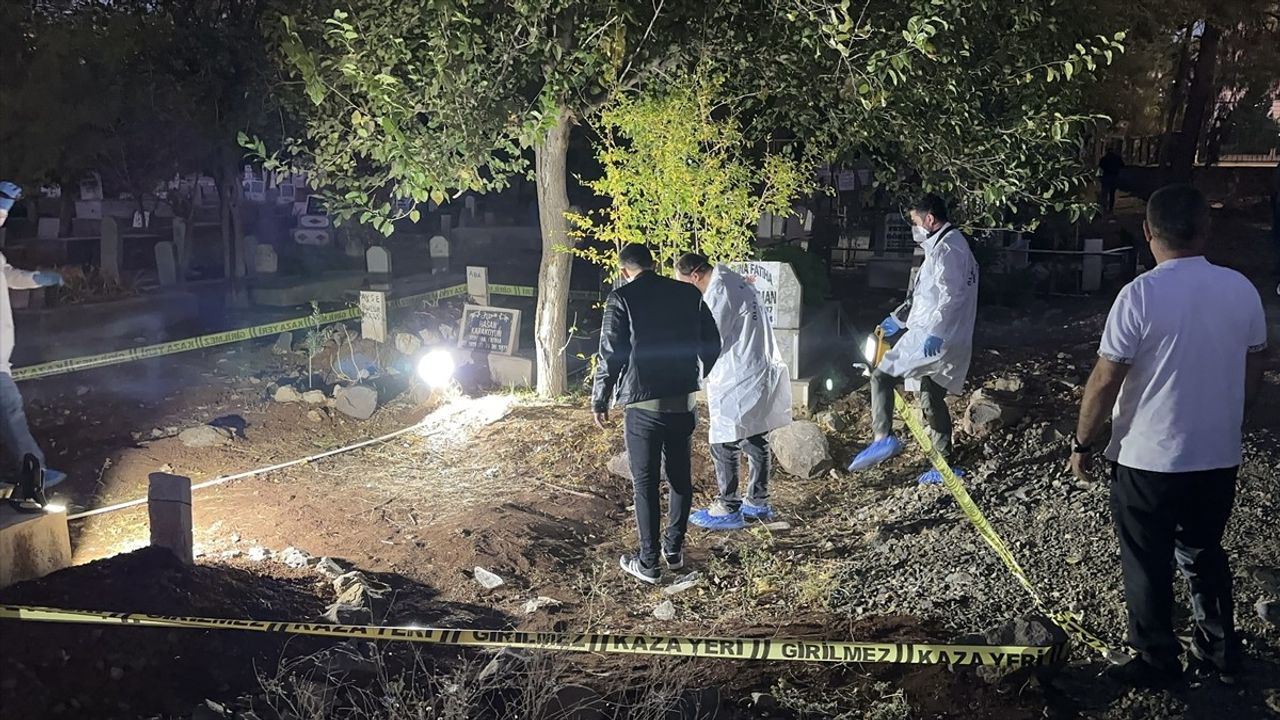 Siverek'te Asri Mezarlıkta bebek cesedi bulundu; polis soruşturma başlattı
