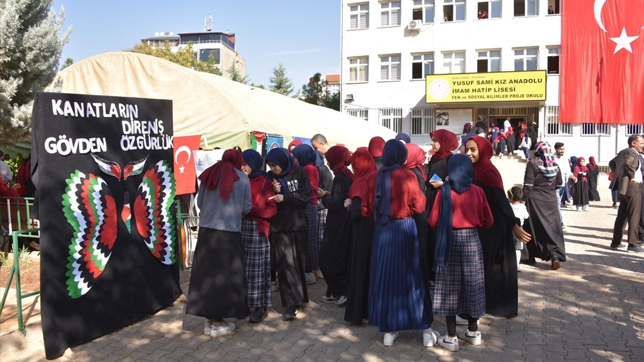 Siverek'te Yusuf Sami Kız Anadolu İmam Hatip Lisesi'nden Gazze İçin Kermes