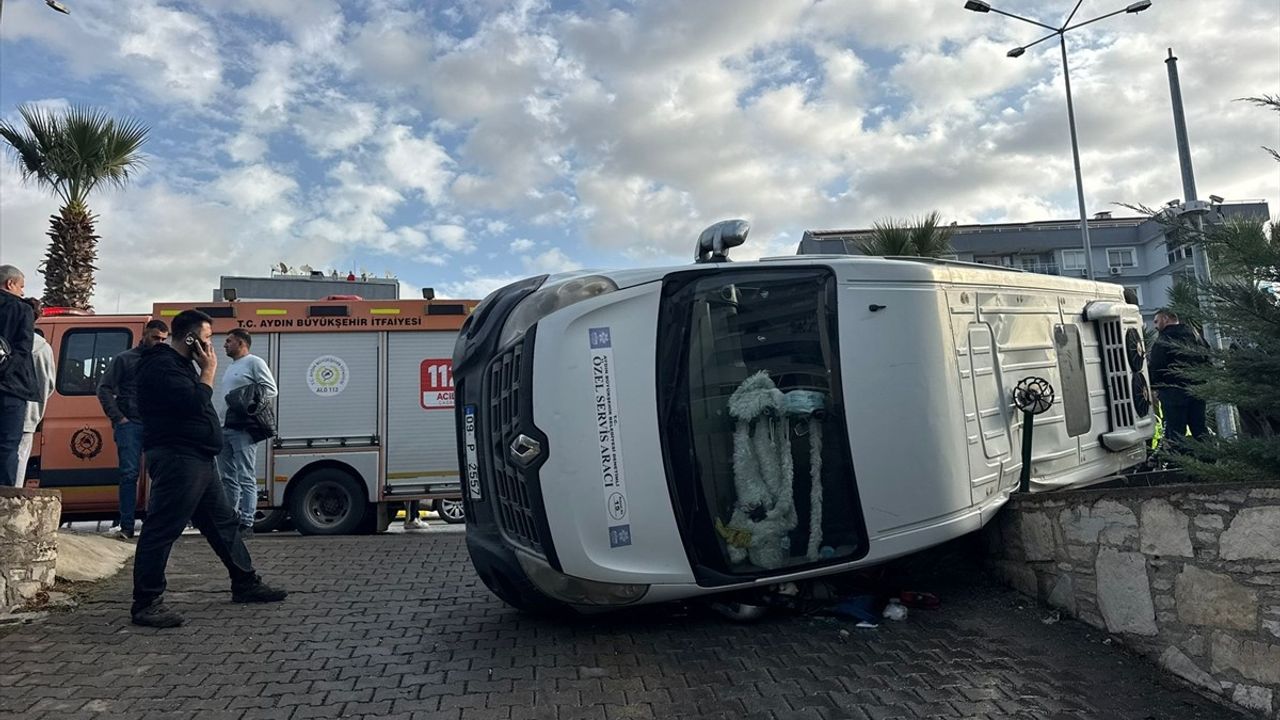 Söke'de İki Minibüs Çarpıştı: Aynı Araçta 5'i Öğrenci 6 Yaralı