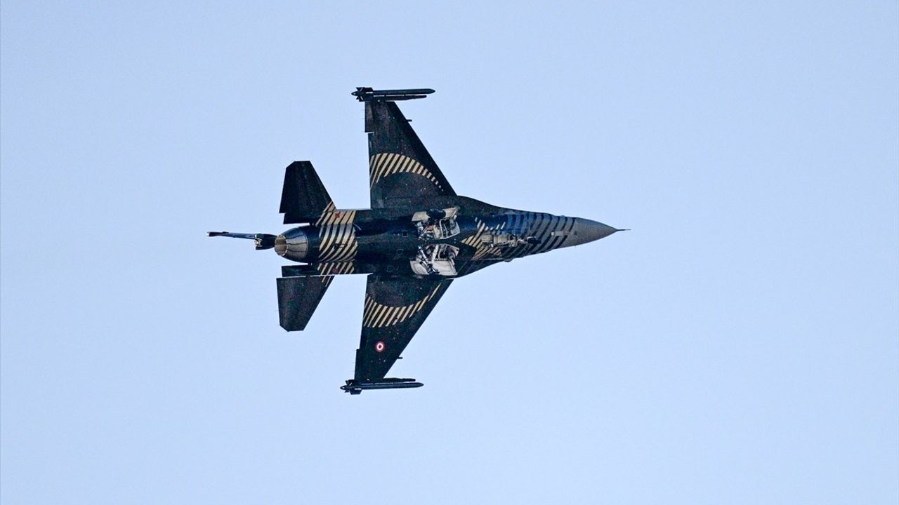 SOLOTÜRK, Kayseri'de 7. Bilim Şenliği öncesi prova uçuşu yaptı