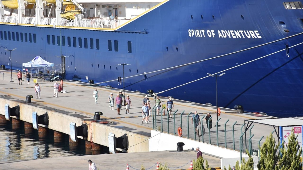 Spirit of Adventure Kruvaziyeri Bodrum'a 960 Yolcu ile Geldi