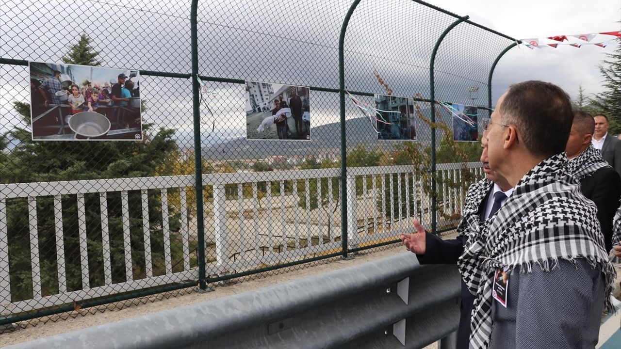 Süleyman Demirel Üniversitesi'nde "Bir Vicdan Köprüsü: Gazze" programı düzenlendi
