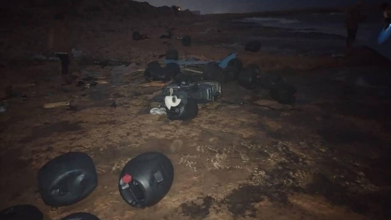 Surman açıklarında göçmen teknesi battı: 18 kişi hayatını kaybetti, soruşturma başlatıldı