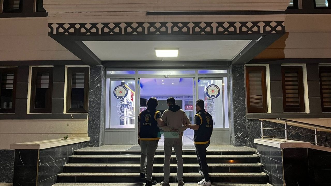 Tarsus'ta Park Halindeki 5 Aracı Yaktığı İddia Edilen Şüpheli Gözaltına Alındı