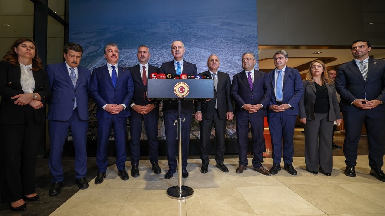 TBMM Başkanı Kurtulmuş: Diyarbakır'da okuduğum Kürtçe şiir kardeşlik ve barış mesajı taşıyor