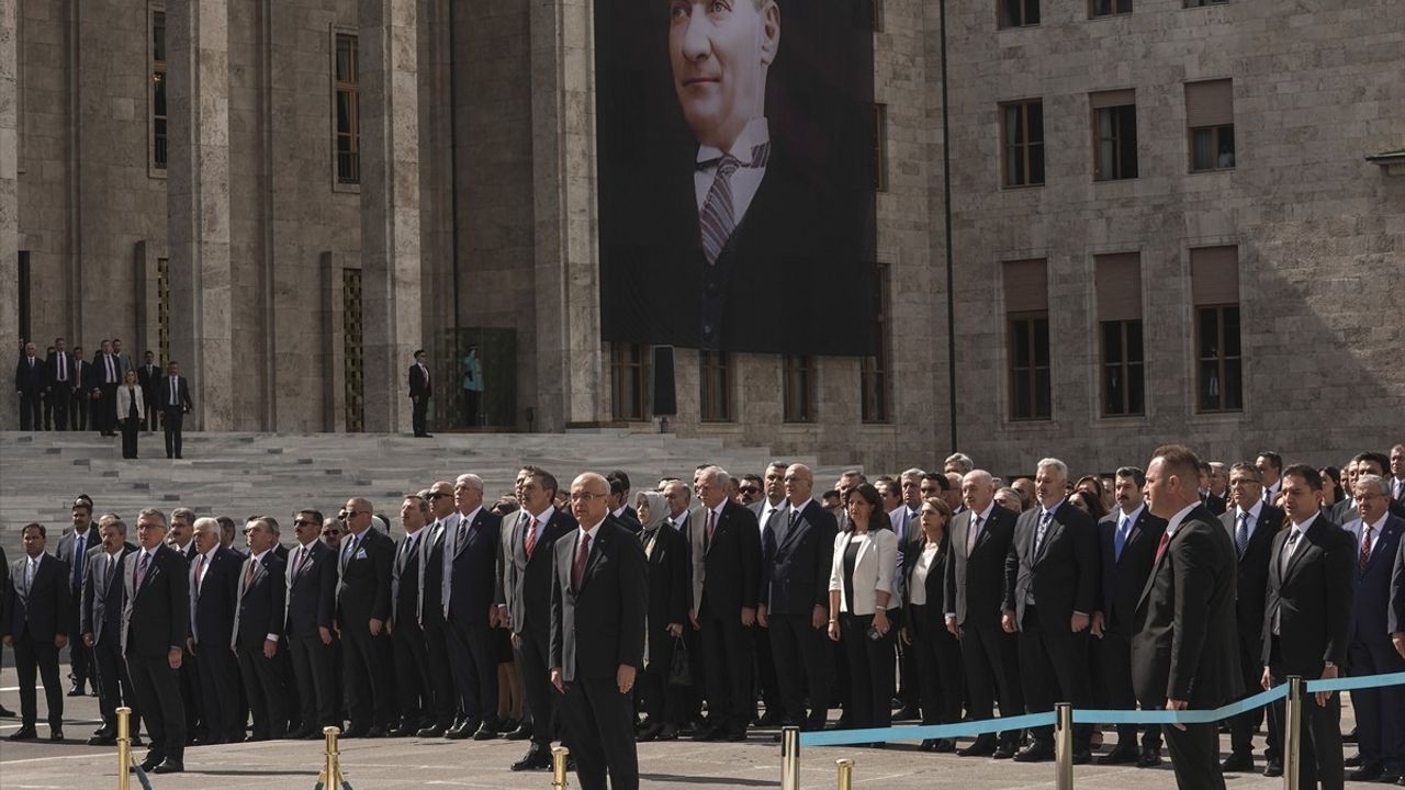 TBMM'de 28. Dönem 4. Yasama Yılı açılışı Meclis'te Atatürk Anıtı önünde törenle yapıldı