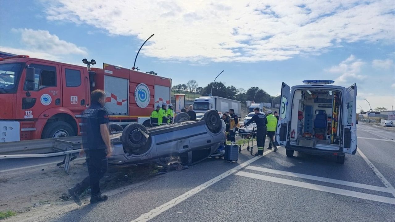 Tekirdağ Çerkezköy'de bariyere çarpan otomobil devrildi; sürücü hastaneye kaldırıldı