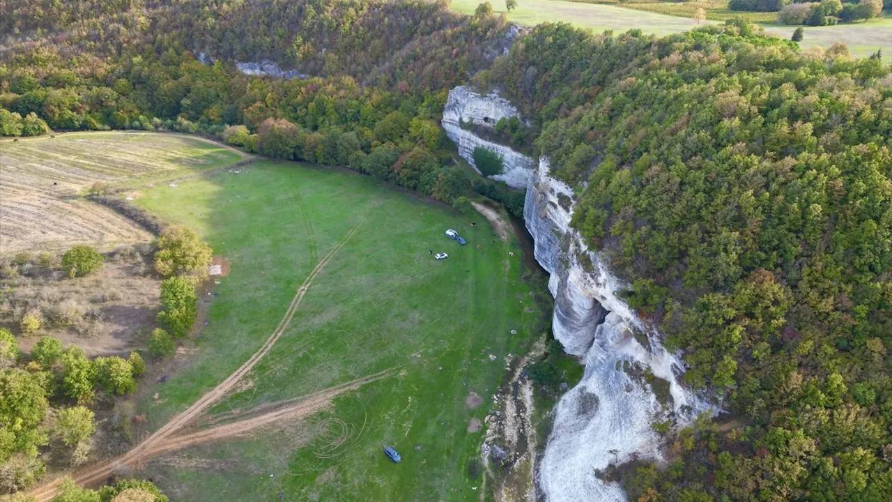 Tekirdağ'daki Kanara Kanyonu, Sonbaharın Renkleriyle Doğa Tutkunlarını Bekliyor