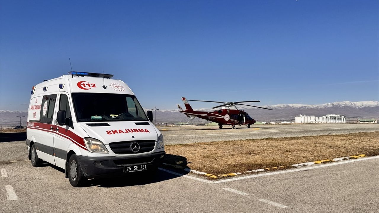 Tekman'da doğum sancısı çeken kadın ve kalp krizi geçiren hasta ambulans helikopterle Erzurum'a sevk edildi