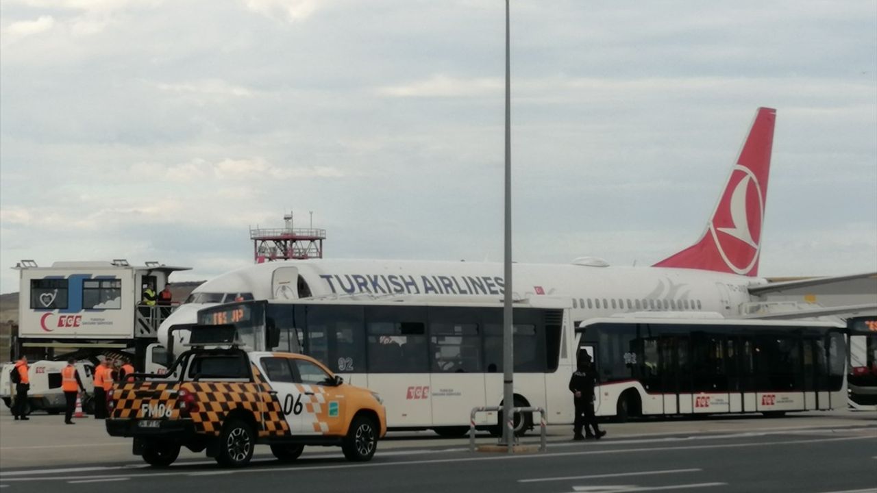 THY Uçağı İstanbul'a İndi: İsrail'in Alıkoyduğu 137 Küresel Sumud Filosu Aktivisti Türkiye'ye Getirildi