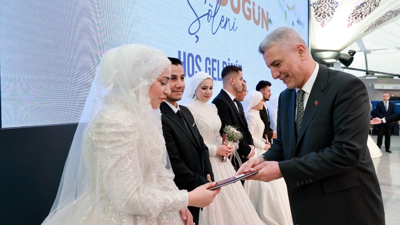 Ticaret Bakanı Ömer Bolat Bağcılar'da 8 Çifte Nikah Şahitliği Yaptı