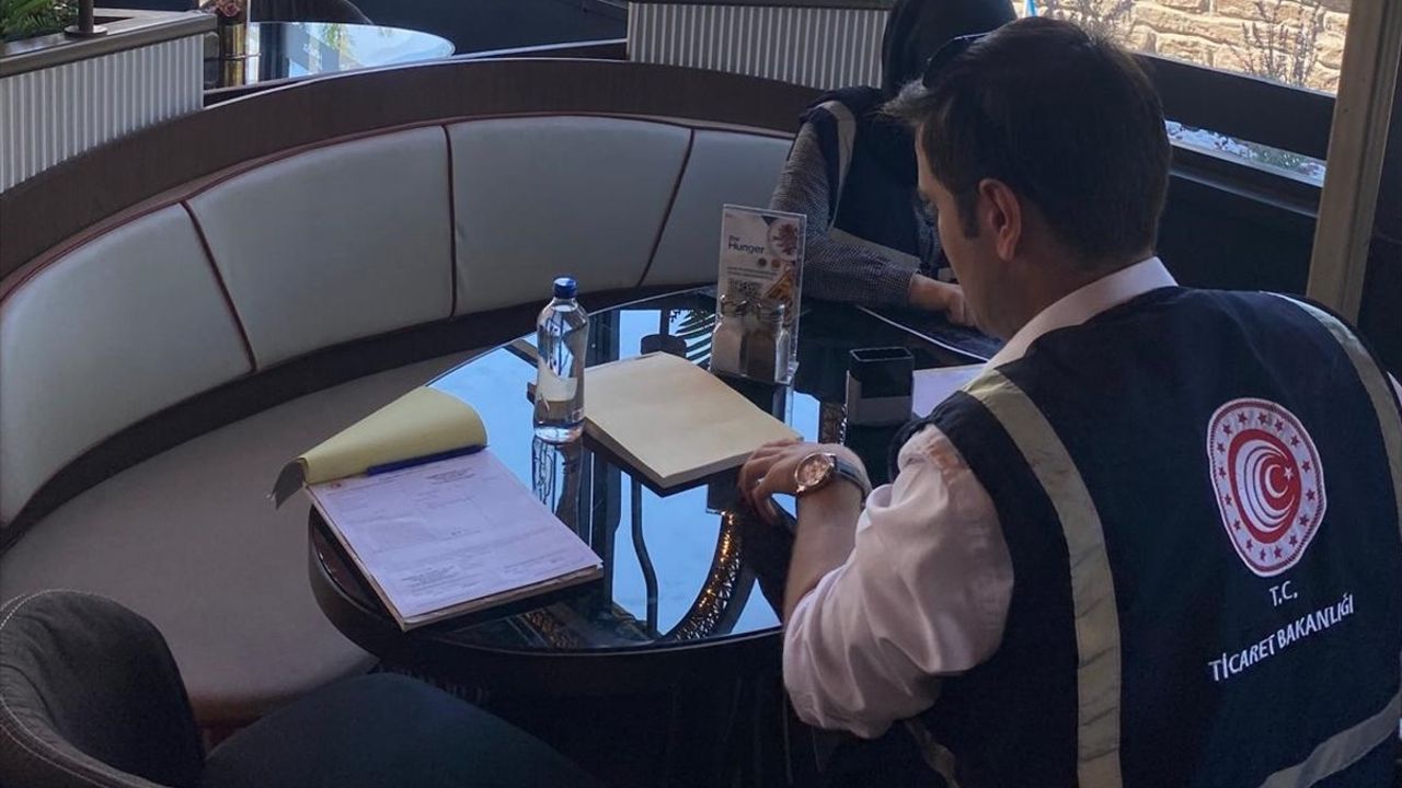 Ticaret Bakanlığı Aksaray'da kafe ve lokantalarda fahiş su satışlarını denetledi