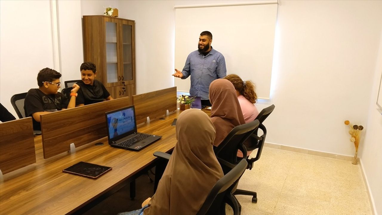 TİKA, Ayn el-Hilva'da Telifsiz Ders Kitabı Baskı Merkezi ve Çalışma Salonu Kurdu