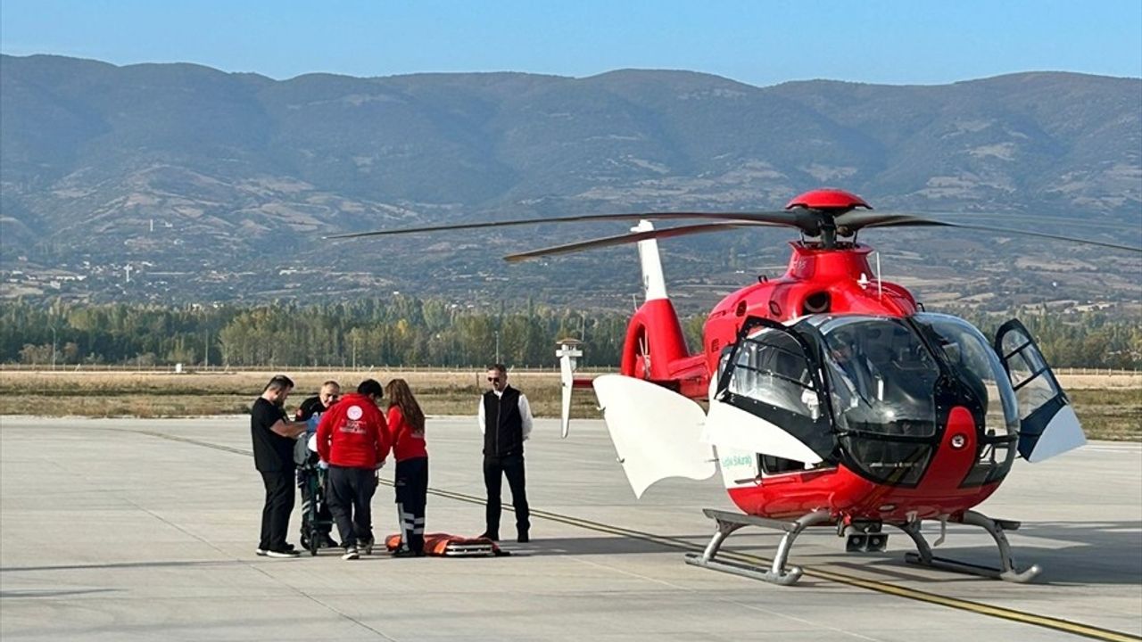 Tokat'ta elektrik çarpması sonucu yaralanan İlker Demir ambulans helikopterle Ankara'ya sevk edildi