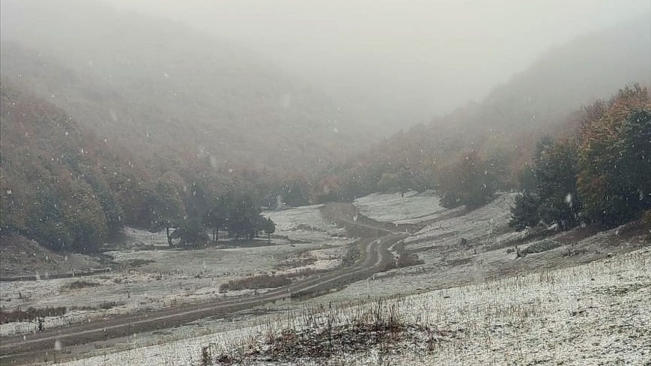 Tokat'ta mevsimin ilk karı: Çamlıbel Geçidi ve yüksek kesimler beyaza büründü